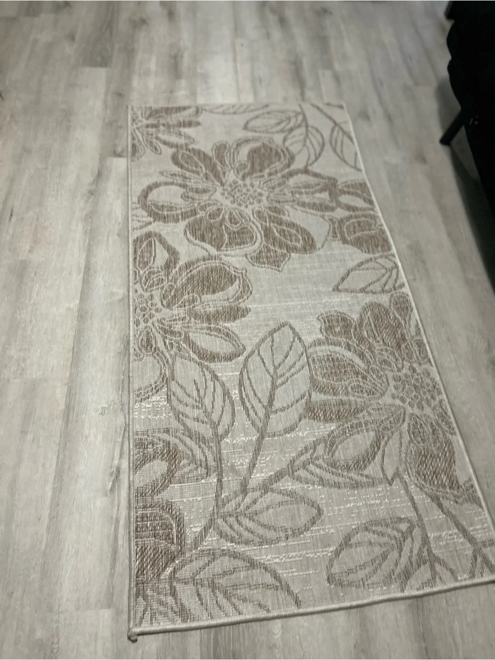 Room & retreat Neutral Floral Area Runner Rug - Beige and Cream 2 x 5 ft